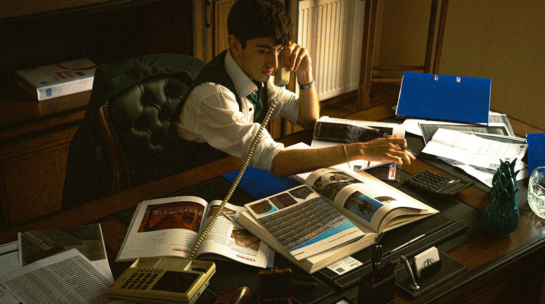 detective reading old case files